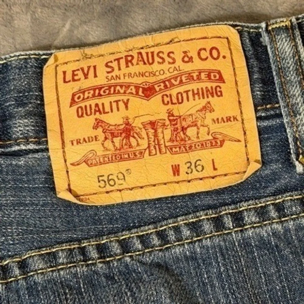 Levis 569 Loose Straight Denim Shorts Mens 36 Medium Wash Blue Baggy Jorts Y2K